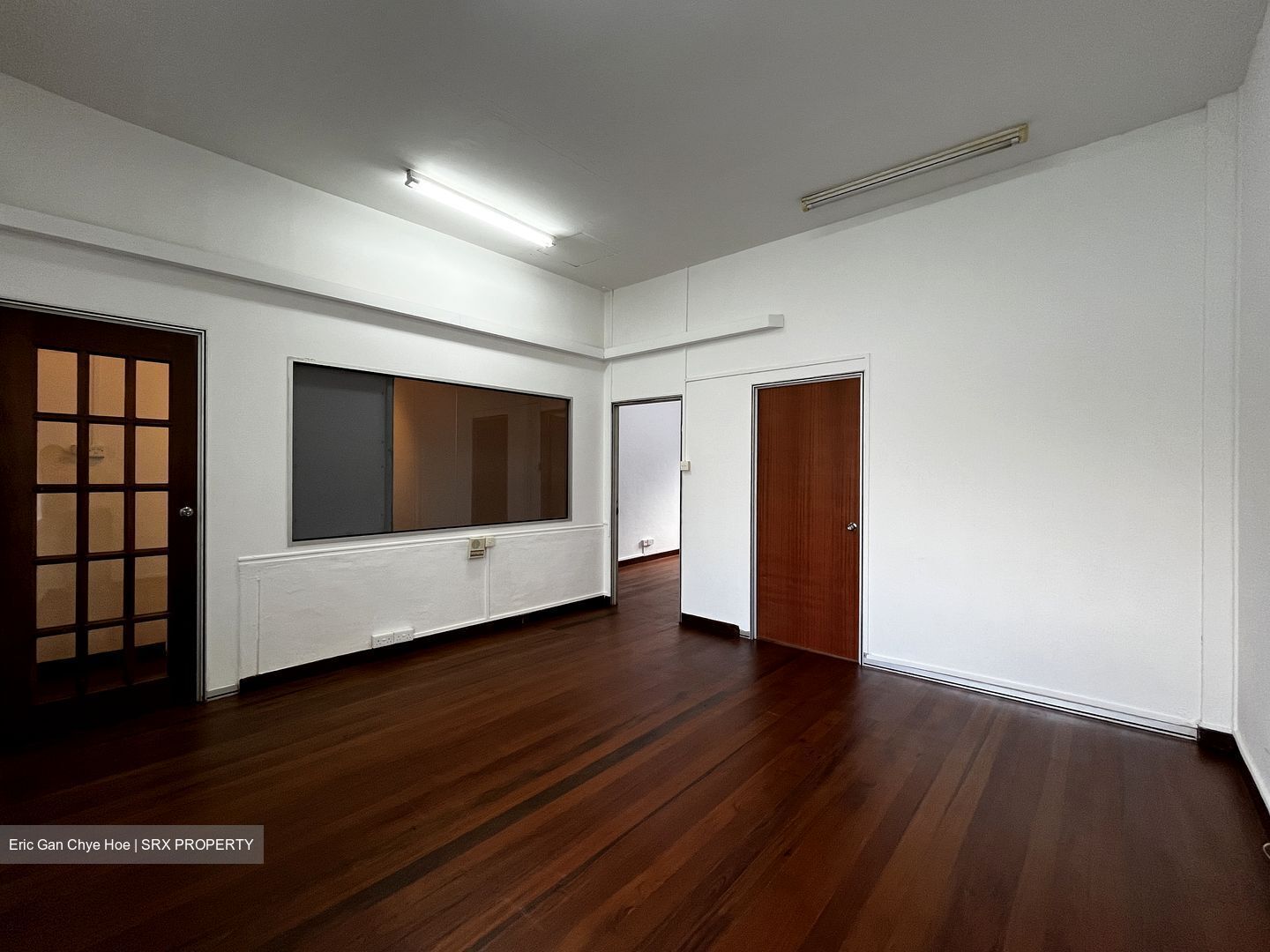 Lowland Road (D19), Shop House #504056061